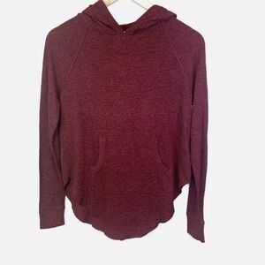 ARITZIA TNA burgundy T-shirt Hoodie in size XXS